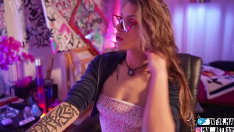 Snapshot of informal_ chatting on 01/21/25, 02:33 MAL --- online show from 01/21/25, 02:33