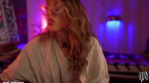 Snapshot of informal_ chatting on 09/15/25, 12:21 MAL --- online show from 09/15/25, 12:21