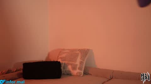 Snapshot of informal_ chatting on 09/19/25, 11:38 MAL --- online show from 09/19/25, 11:38