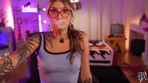 Snapshot of informal_ chatting on 10/10/25, 11:26 MAL --- online show from 10/10/25, 11:26