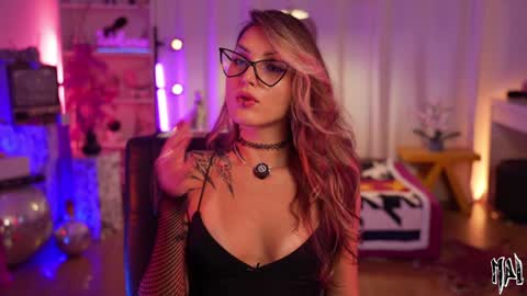 Snapshot of informal_ chatting on 10/12/25, 11:26 MAL --- online show from 10/12/25, 11:26