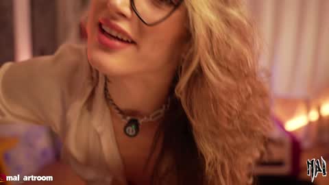 Snapshot of informal_ chatting on 11/29/25, 01:30 MAL --- online show from 11/29/25, 01:30