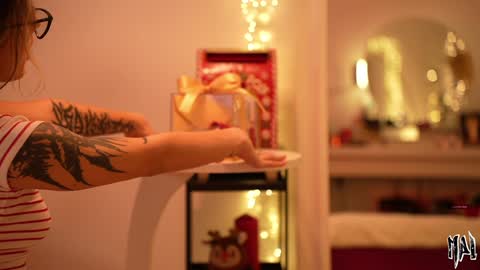 Snapshot of informal_ chatting on 12/05/25, 01:36 MAL --- online show from 12/05/25, 01:36