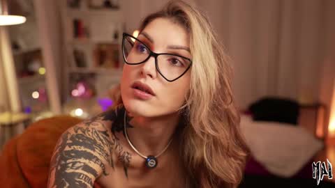 Snapshot of informal_ chatting on 02/21/26, 08:21 MAL --- online show from 02/21/26, 08:21