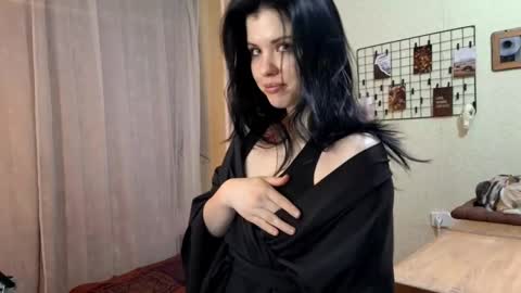 Snapshot of ingeborgfinke chatting on 03/25/26, 01:28 Mia online show from 03/25/26, 01:28