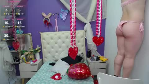 Snapshot of ingrid_casas chatting on 02/14/25, 12:19 Ingrid petite online show from 02/14/25, 12:19
