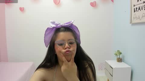 Snapshot of ingrid_casas chatting on 10/09/25, 07:01 Ingrid petite online show from 10/09/25, 07:01