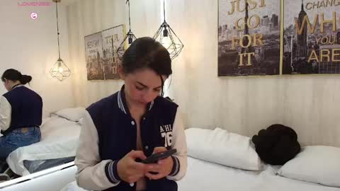 Snapshot of ingrid_rodriguezz chatting on 05/08/26, 12:54 Ingrid online show from 05/08/26, 12:54