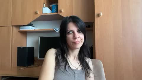 Snapshot of injaathome chatting on 07/17/26, 07:04 InjaAtHome online show from 07/17/26, 07:04