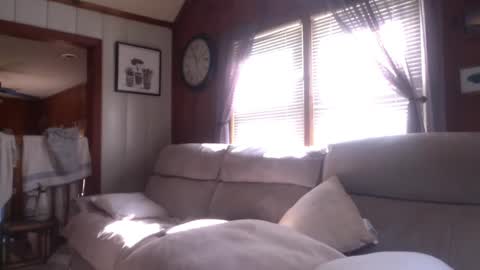 Snapshot of inmybackyard chatting on 10/06/25, 05:43 InMyBackyard online show from 10/06/25, 05:43