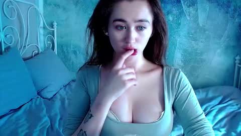 Lina online show from 12/16/25, 01:21