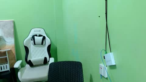 Reign online show from 02/12/26, 01:55