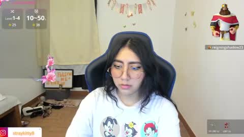 Snapshot of innocentchurchgirlll chatting on 06/25/26, 12:32 Luna online show from 06/25/26, 12:32