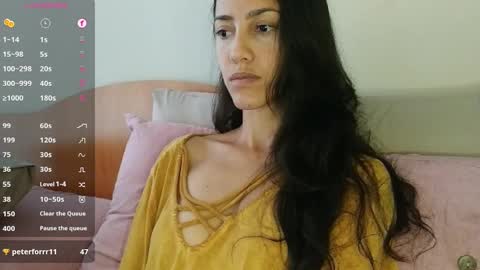 Laroa online show from 10/13/25, 10:32