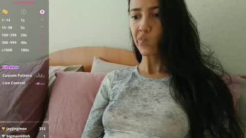 Laroa online show from 10/16/25, 03:57