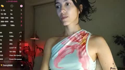 Snapshot of innocentlatiina chatting on 06/28/26, 10:49 Laroa online show from 06/28/26, 10:49