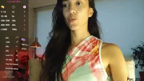 Snapshot of innocentlatiina chatting on 07/07/26, 09:52 Laroa online show from 07/07/26, 09:52