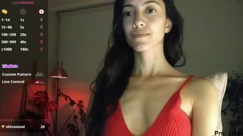 Snapshot of innocentlatiina chatting on 07/11/26, 10:33 Laroa online show from 07/11/26, 10:33