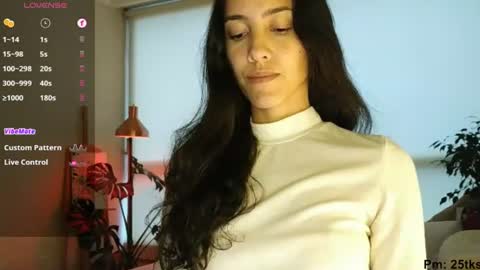 Snapshot of innocentlatiina chatting on 07/21/26, 09:28 Laroa online show from 07/21/26, 09:28