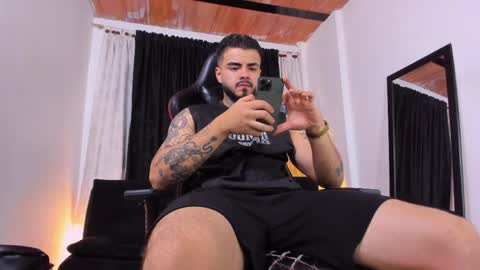 Snapshot of insolemnia chatting on 04/27/26, 01:58 Brayan Chavez online show from 04/27/26, 01:58