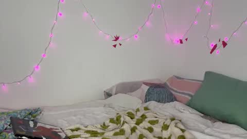 Snapshot of inspirebyeva chatting on 01/09/26, 02:20 Eva online show from 01/09/26, 02:20