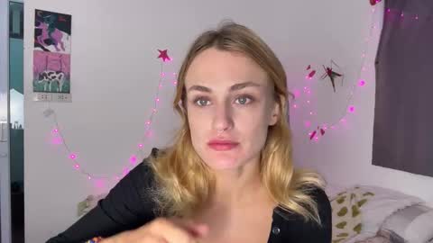 Snapshot of inspirebyeva chatting on 01/18/26, 12:53 Eva online show from 01/18/26, 12:53