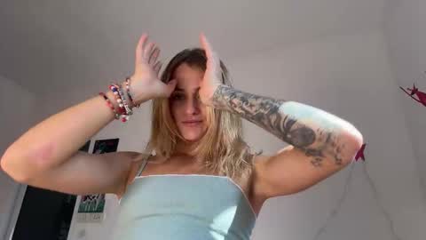 Snapshot of inspirebyeva chatting on 01/19/26, 07:23 Eva online show from 01/19/26, 07:23