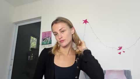 Snapshot of inspirebyeva chatting on 02/06/26, 05:12 Eva online show from 02/06/26, 05:12