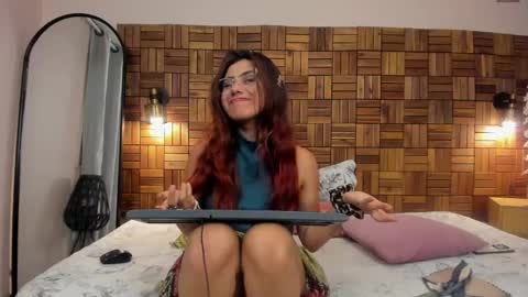 Snapshot of iriis_rosse chatting on 01/14/25, 12:00 Iris Rosse online show from 01/14/25, 12:00