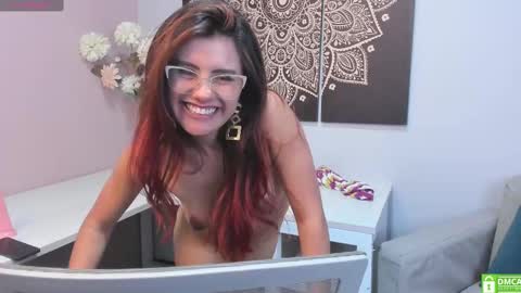 Snapshot of iriis_rosse chatting on 01/17/25, 12:42 Iris Rosse online show from 01/17/25, 12:42