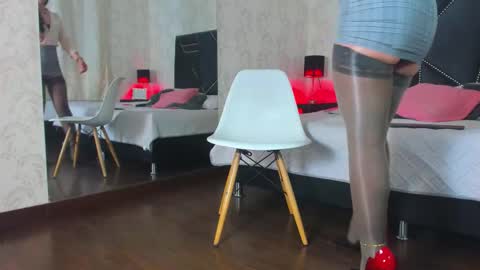 Queen Iris online show from 01/06/26, 04:11