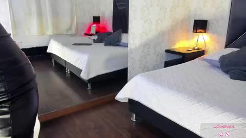 Queen Iris online show from 03/12/26, 03:29