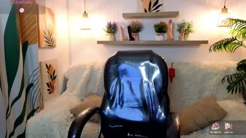 Snapshot of iris_cam_ chatting on 01/31/25, 12:06 iris online show from 01/31/25, 12:06
