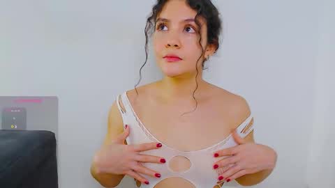 Snapshot of iris_caprice chatting on 09/28/25, 02:06 Instagram iris caprice online show from 09/28/25, 02:06