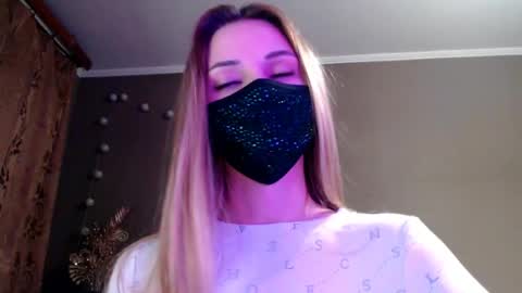 Lily online show from 04/15/26, 07:58