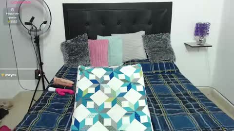 Snapshot of iris_love18 chatting on 02/15/25, 06:55 IRIS online show from 02/15/25, 06:55