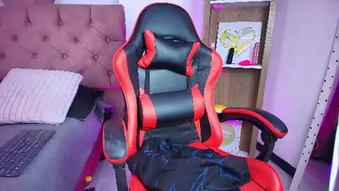 Snapshot of iris_roses chatting on 07/08/26, 08:46 iris_roses online show from 07/08/26, 08:46