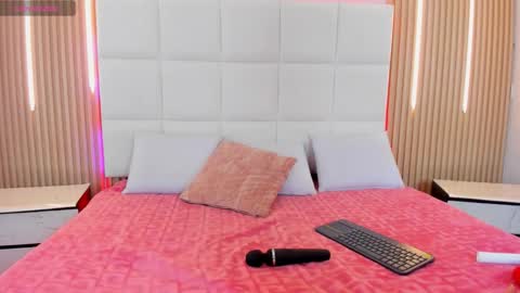 Iris online show from 10/31/25, 04:57