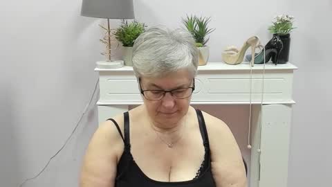 I R I S online show from 12/17/25, 07:03