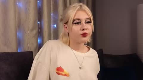 Snapshot of irisbarrington chatting on 12/14/24, 08:29 Iris Day Maya night online show from 12/14/24, 08:29