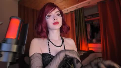 Snapshot of irisice chatting on 10/31/25, 04:52 Miss Iris Fansly Miss Iris new inst. online show from 10/31/25, 04:52