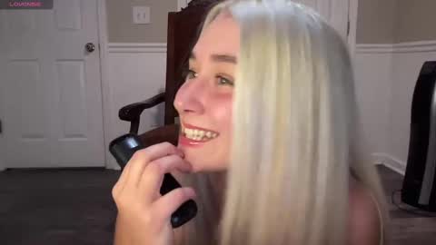 Snapshot of irispink1 chatting on 10/09/25, 03:04 Irispink1 online show from 10/09/25, 03:04