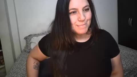 Snapshot of irissex07 chatting on 10/07/25, 01:03    YOU IRIS      online show from 10/07/25, 01:03