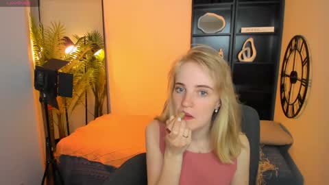 Snapshot of irmaronn chatting on 05/25/26, 10:43 Irma online show from 05/25/26, 10:43