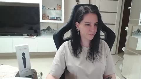 Irwi Tomboy online show from 03/10/25, 09:29