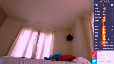 Yuliana help me to get 100 thumbs up please  online show from 02/25/25, 06:31