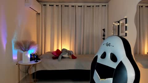 isa_____ online show from 02/05/25, 12:53