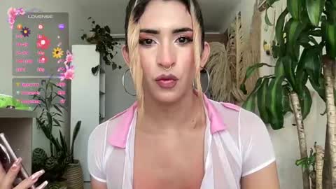 Snapshot of isa__fox_1 chatting on 06/17/26, 01:01 Isabella online show from 06/17/26, 01:01