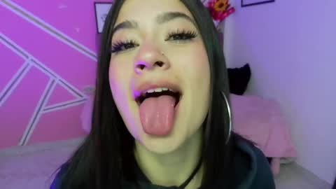 isa__rodriguez online show from 05/19/26, 01:06