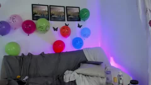 isa__sweet_ online show from 06/18/26, 06:35